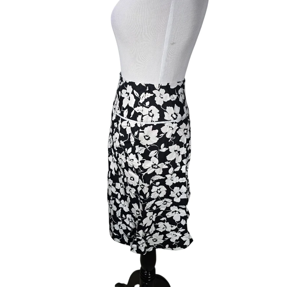 Laura Scott Size 14 Black and White Floral Skirt